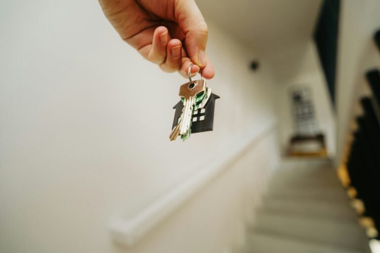 Rental scams: how fake landlords steal real listings